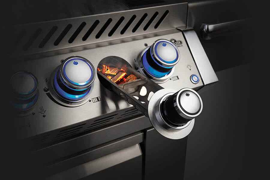 Parrilla de gas Patio Elegance - Prestige PRO™ 825 empotrada con quemador trasero infrarrojo
