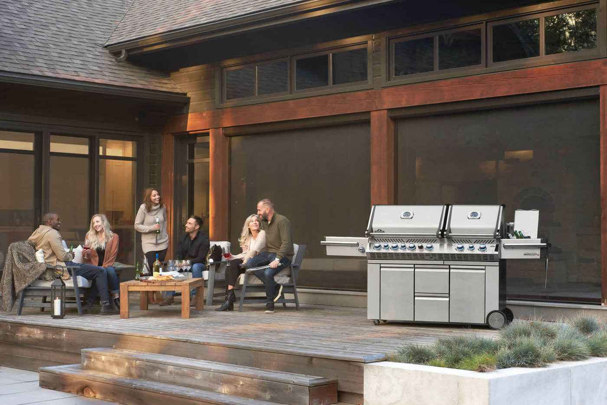 Parrilla de gas Patio Elegance Prestige PRO 825 RSBI con quemador lateral de potencia y características de infrarrojos