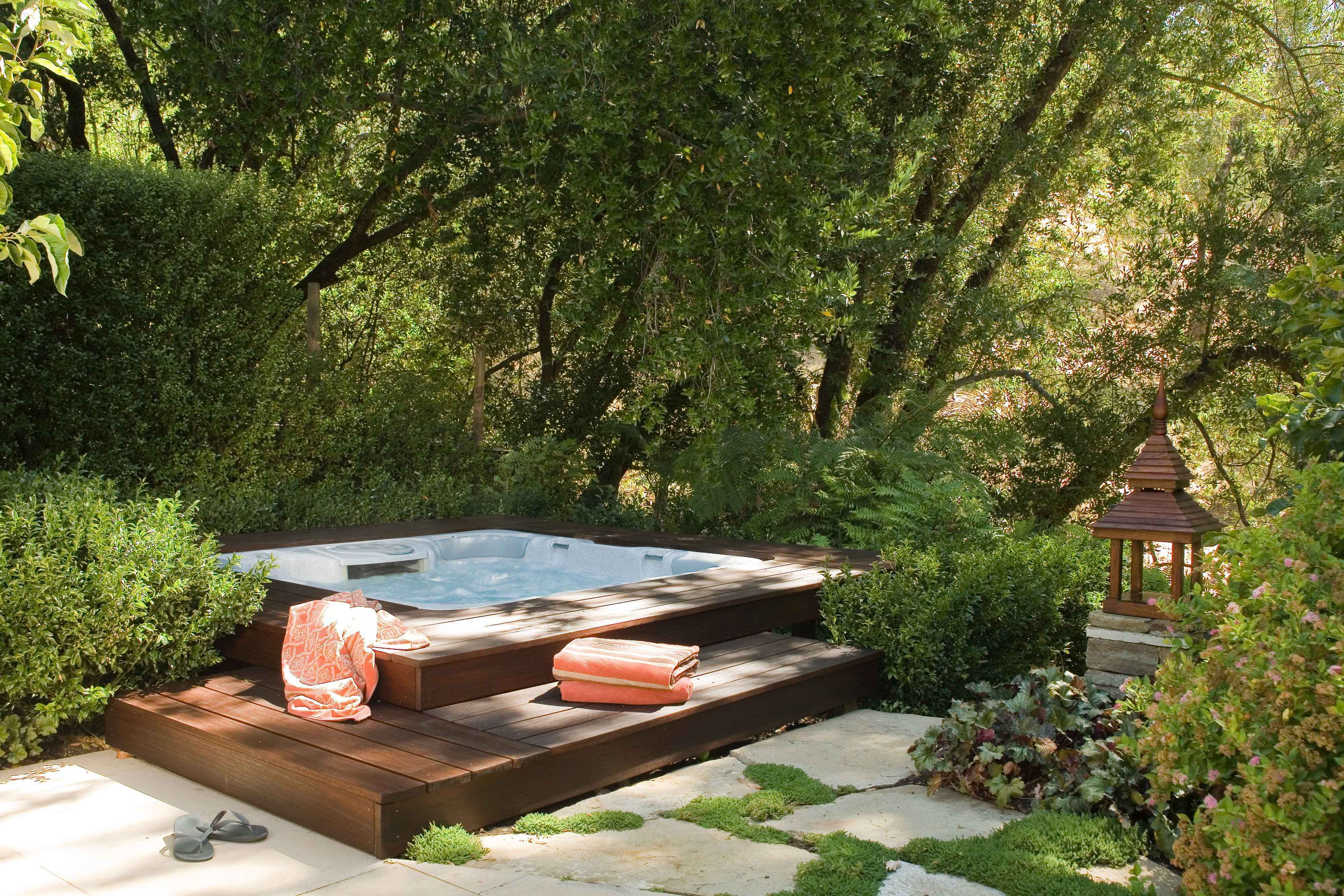 Colorado Hot Tub Spa – 5' x 7' Outdoor Spa for 4 Adults